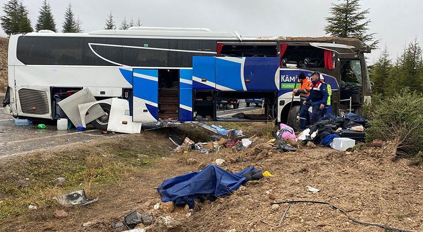 Son dakika… Eskişehir’de yolcu otobüsü takla attı! Ölü ve yaralılar var