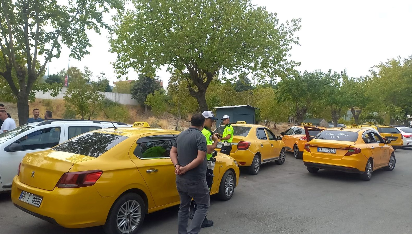 alanyada taksinin carptigi elektrikli bisikletin surucusu oldu FxIqjM94.jpg