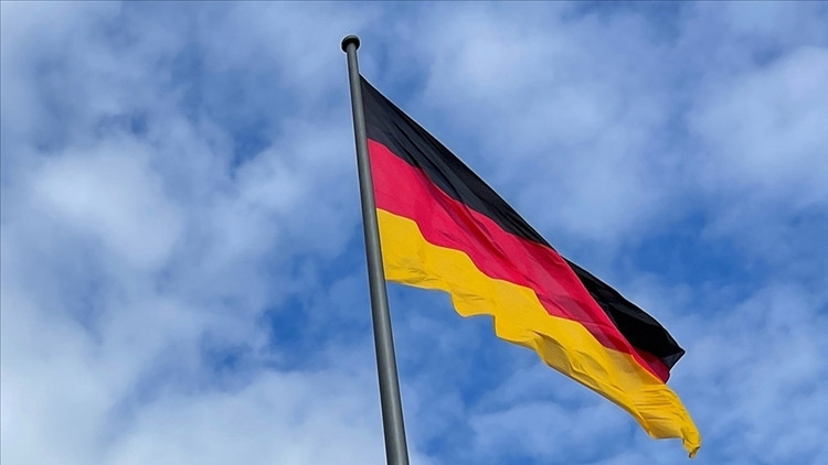 almanyada basortusune irkci saldiri SkehH2ln.jpg