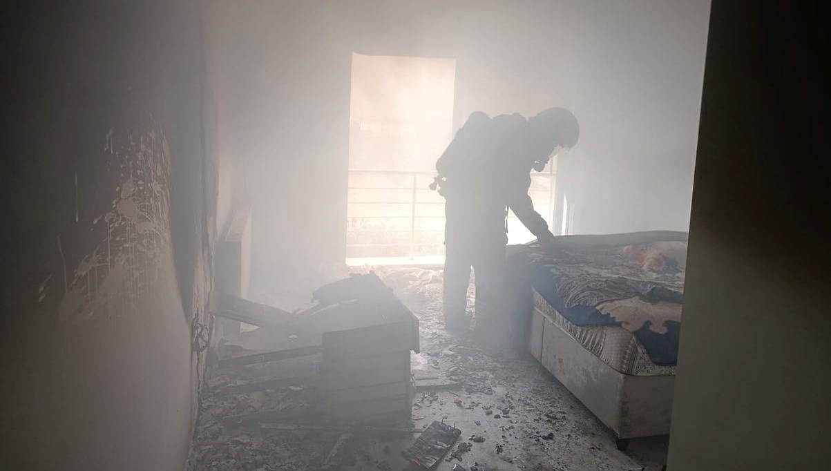 arsuzda bir ev alevlere teslim oldu XtnWWrHZ.jpg