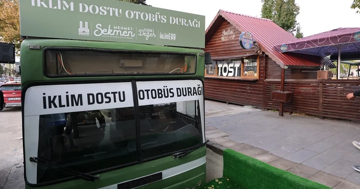 atiklardan otobus duragina odul hNRCWL1C.webp