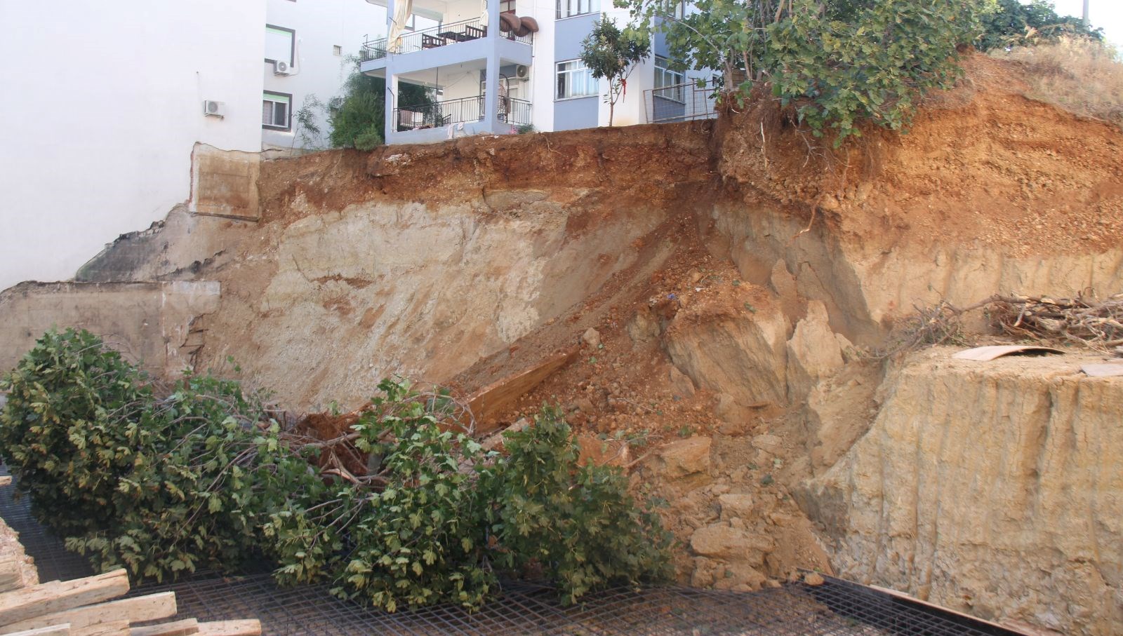 ayni insaatta ikinci kez gocuk FaBJsGg4.jpg