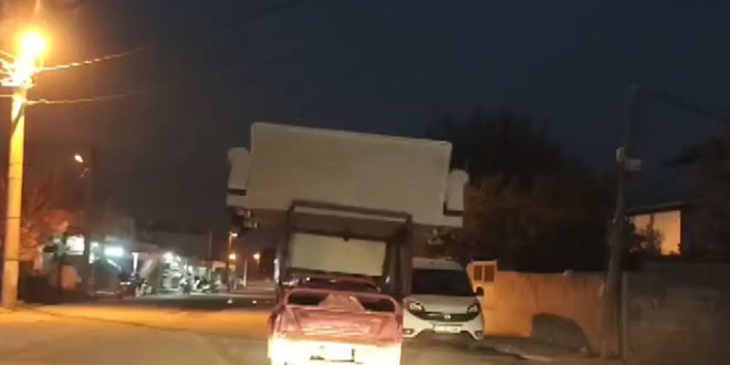 hatayda sorumsuz surucu pes dedirtti motosikletle koltuk tasidi TKAG9ObX.jpg