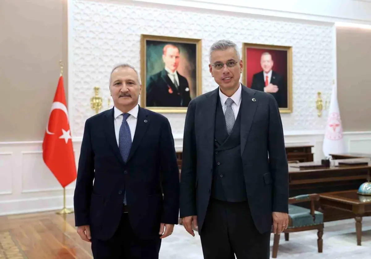 mhpden saglik bakanina ziyaret EVE7zU6S.jpg