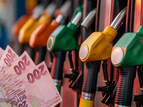 Akaryakitta zam yagmuru durmuyor benzin fiyatlarinda yeni artis yolda wi2qq1Y9
