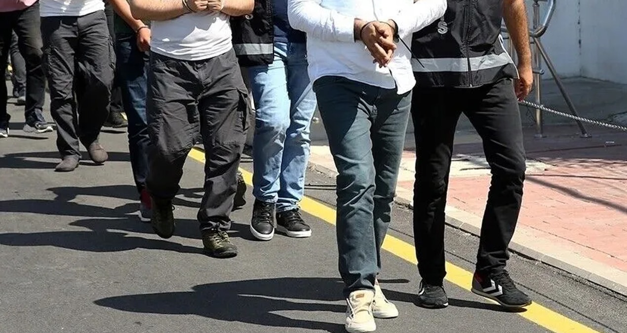 Istanbulda uc ilcede uyusturucu operasyonu 4 gozalti onlarca kilo madde ele gecirildi 5CSMNIJU