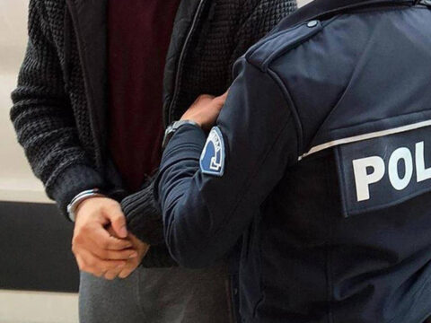 Kirmizi bultenle aranan supheli istanbulda yakalandi l2bihnbd